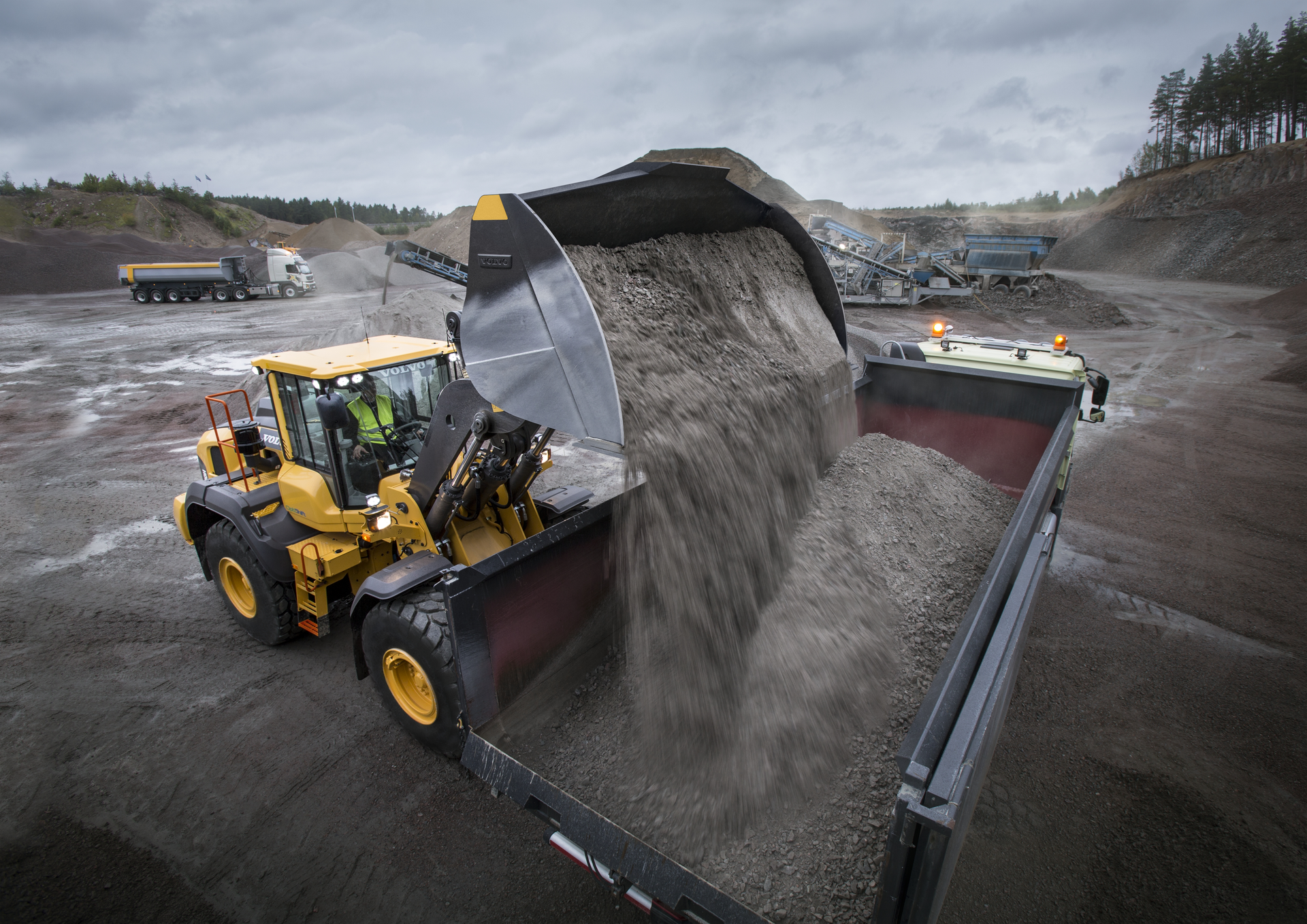 Volvo redesigned its rehandling buckets in 2016 to deliver an increase in fuel efficiency due to the faster fill rate and reduced spillage.