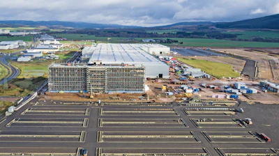 All the halls and office buildings are already in place. The interior fitting work is progressing.