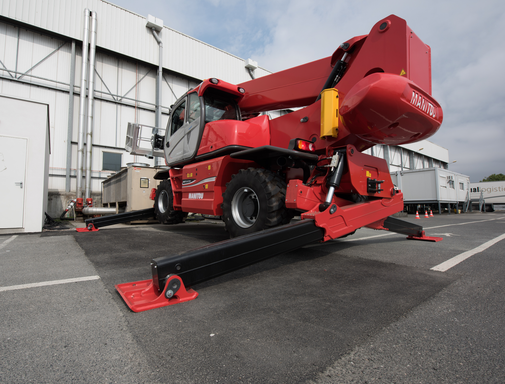Manitou's MRT 2470 rotating telehandler won a prize at the INTERMAT Innovation Awards for its stabilization system.