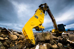 Make sure the carrier's auxiliary circuit is set with the proper oil flow and hydraulic operating pressure required for the attachment. Use a hydraulic flow meter to verify rather than rely on what the electronic system is telling you.