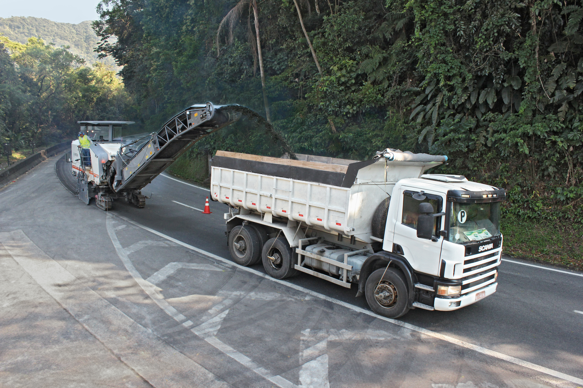 Site Manager Cleiton Farias de Jesus also appreciates the eco-friendly technologies of the W 200. They play a key role in ensuring that his company meets the ISO 14001 Environmental management standard.