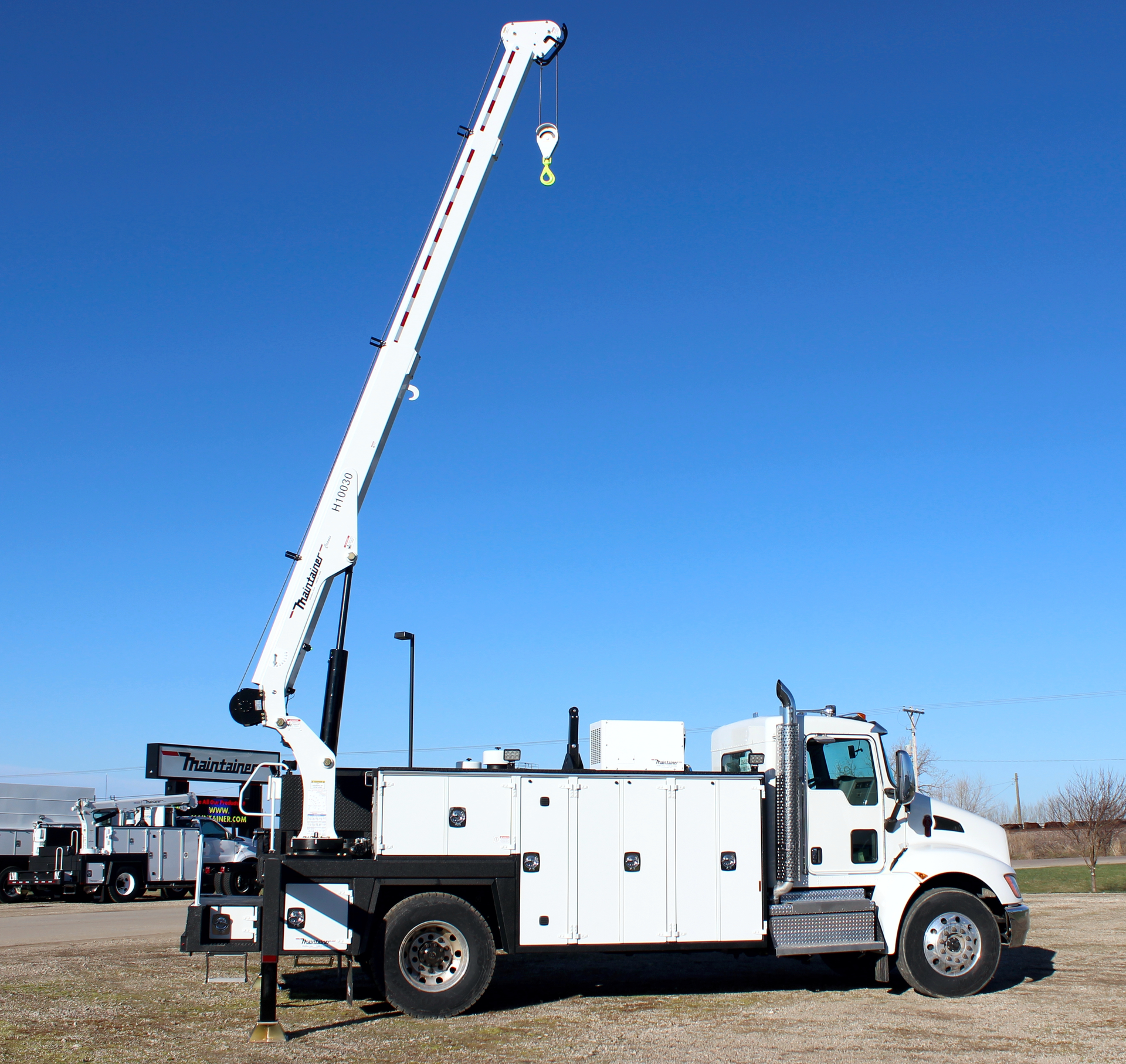 Maintainer Jj240 Crane Lifted 1