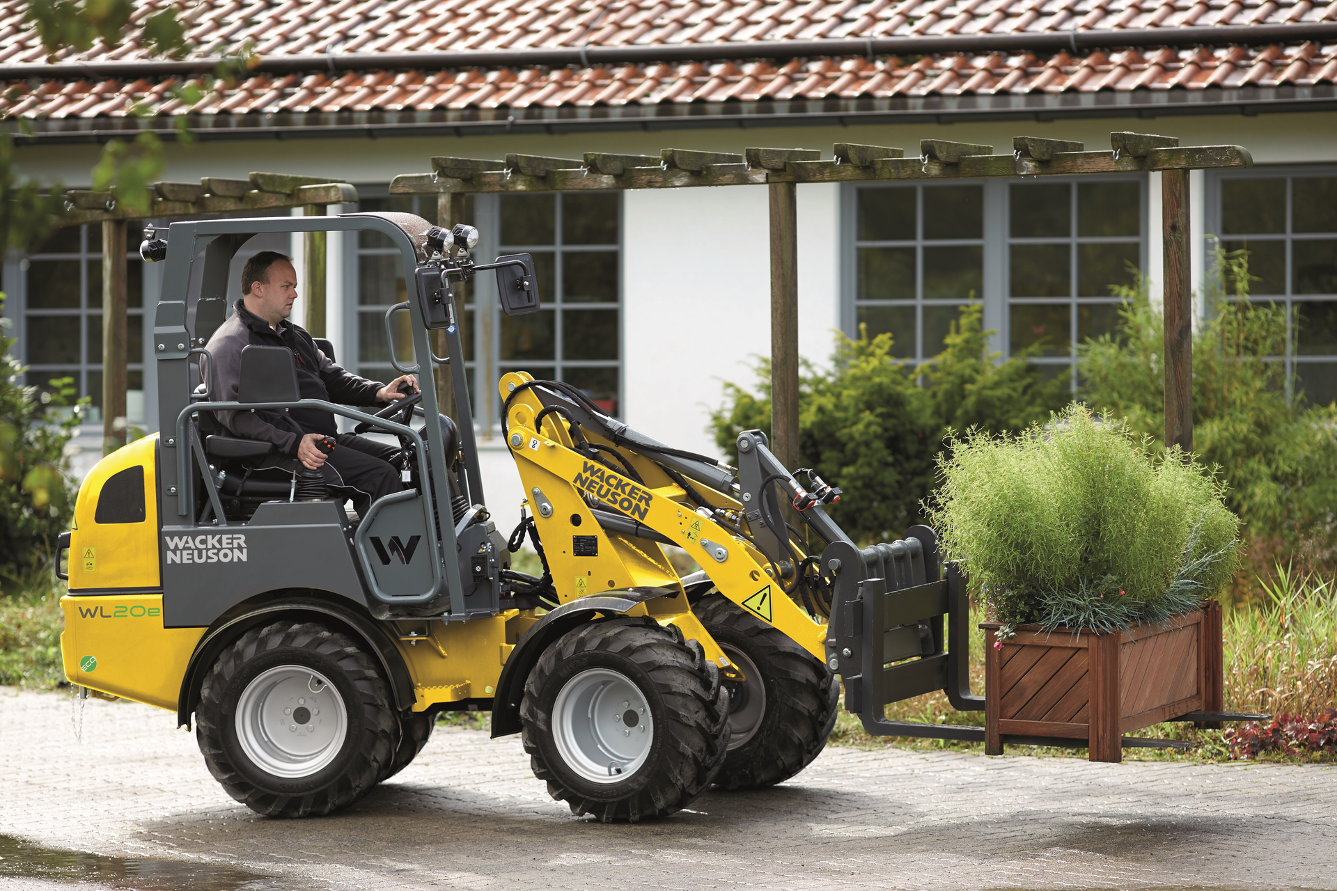 An electric motor built into the drive system of the Wacker Neuson WL20e ensures high performance and tractive force can be achieved.