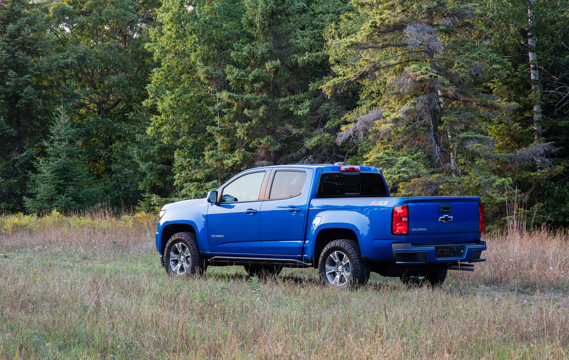 The 2019 Z71 Trail Runner begins with the Colorado Z71 off-road package and adds the underbody protection of the Colorado ZR2. Changes include stamped aluminum front and mid skid plates, functional rocker protection and Goodyear Duratrac tires.