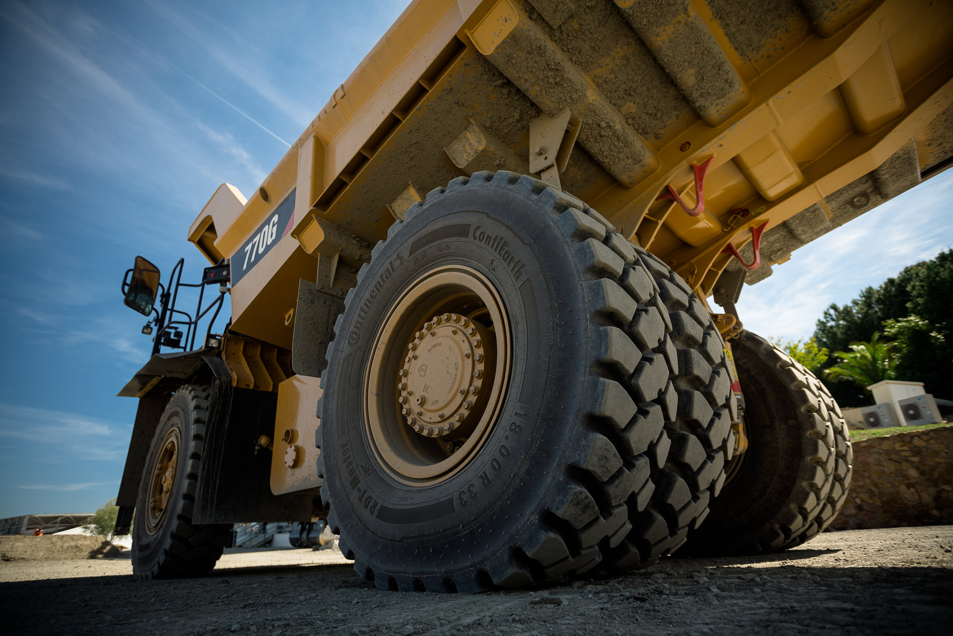 RDT-Master tires are available in the following sizes: 18.00 R33, 21.00 R33 and 24.00 R35.