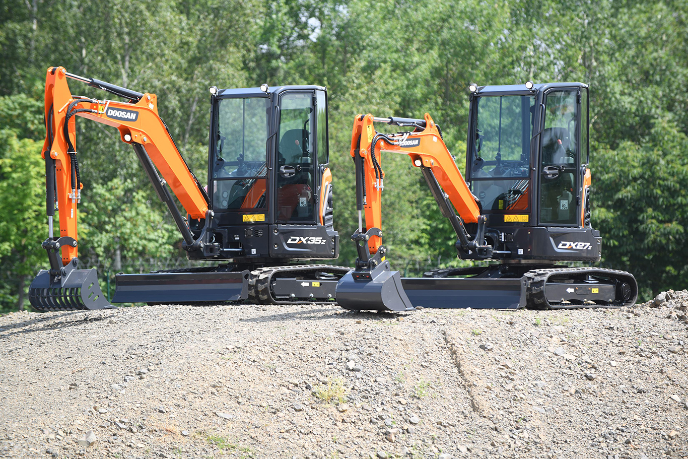The Stage V-compliant DX27z and DX35z zero tailswing models provide a mix of stability, controllability and high digging forces.