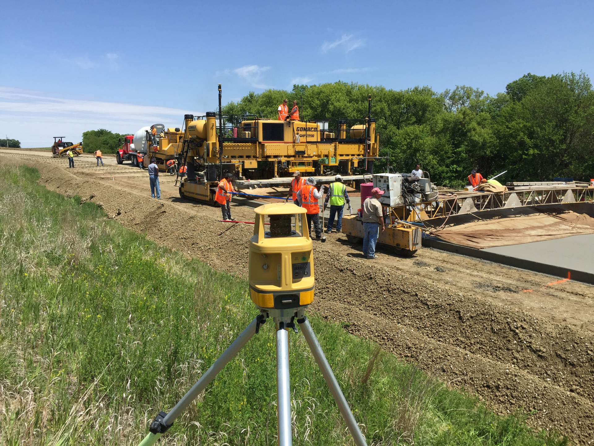 Topcon Positioning Systems offers a 3D paving capability through its Millimeter GPS paver system. According to Topcon, the product is the world’s first GPS-based millimeter accurate control for pavers.