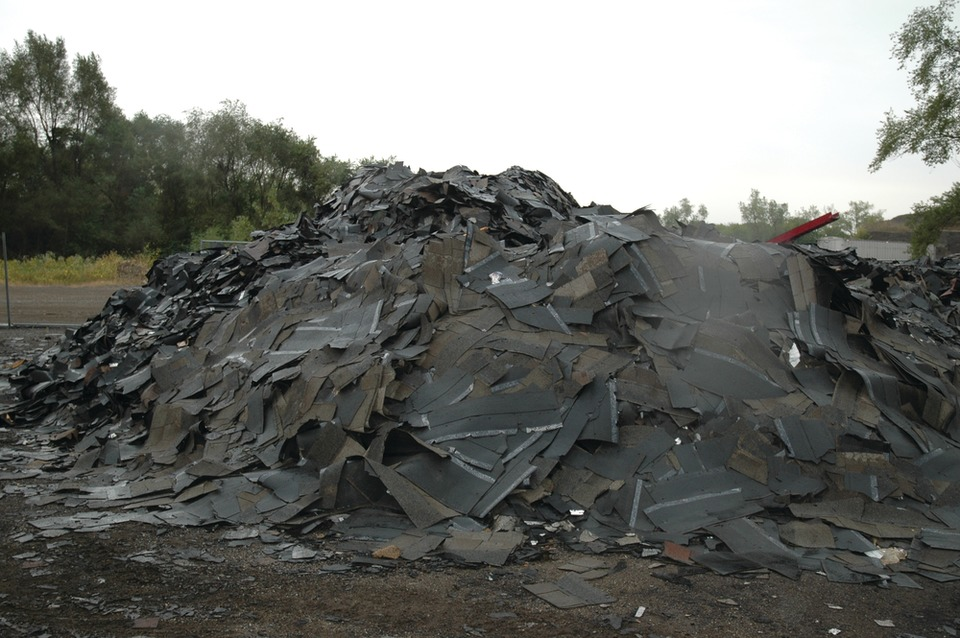 The revised shingles in asphalt publication includes new research finds and best practices that can help in ensuring mixes with reclaimed asphalt shingles are designed and produced properly.