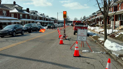 Designed for use on short-term projects, the Guardian SmartFlagger features a flag mounted to a barrier arm and red and yellow lights to reinforce the position of the flag.