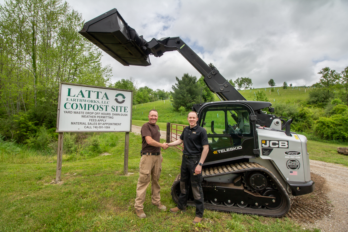 Chad Latta (left), Latta Earthworks, is congratulated by JCB regional business manager, Will Turner.