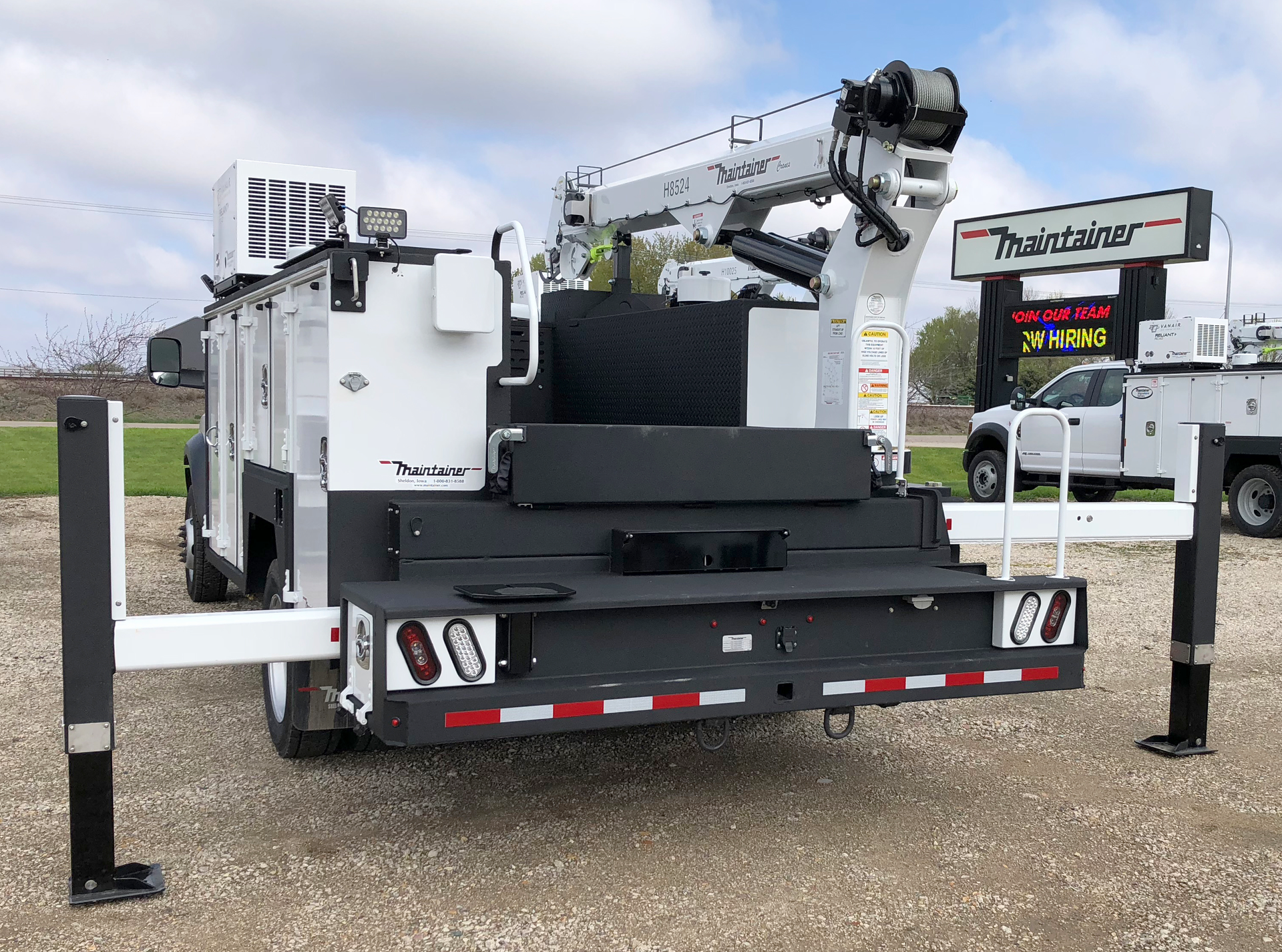 Maintainer H8524 Service Crane Rear
