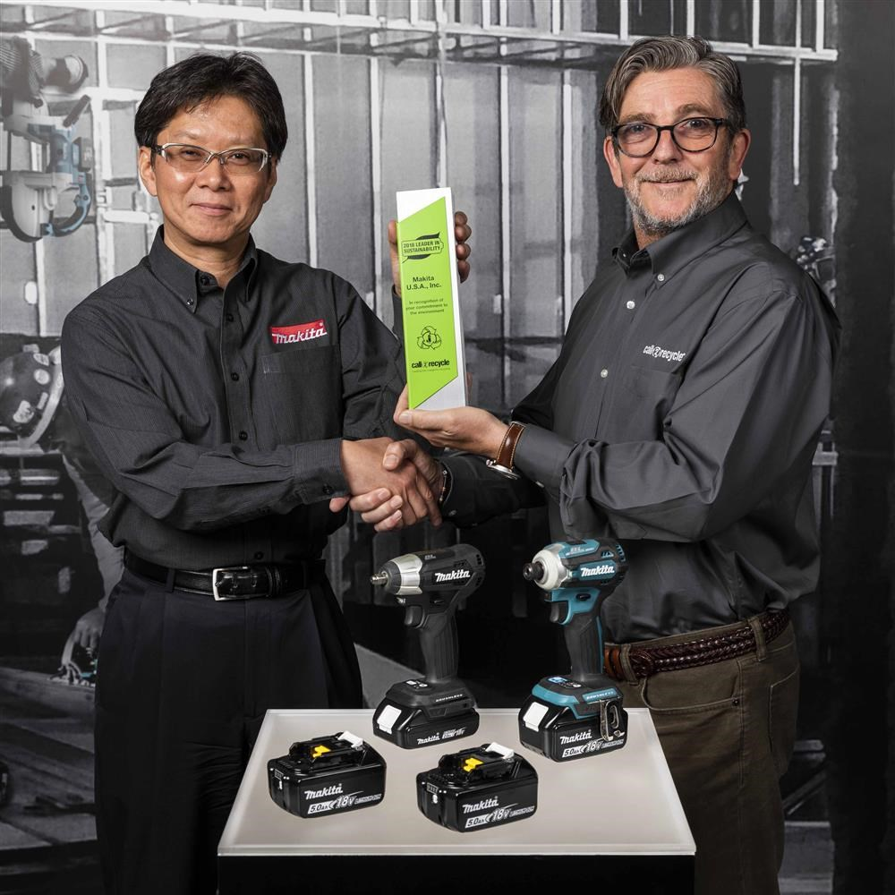 Makita USA President Terry Nozawa (left) accepts the 2018 Call2Recycle Leader in Sustainability Award from Sean Burchill, Western account manager for Call2Recycle. The award recognizes outstanding efforts in battery recycling.