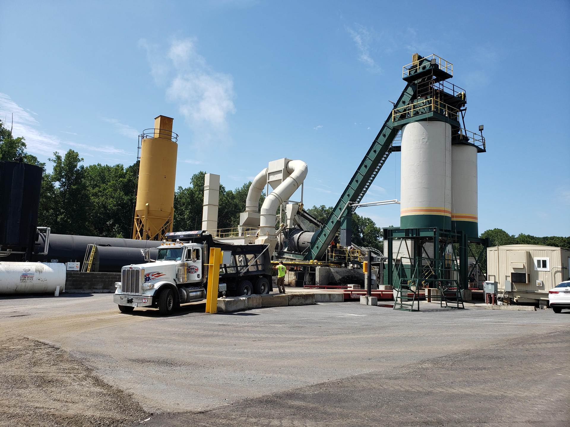 To create Sunbelt's asphalt plant, Reliable Asphalt helped the company source the drum from one place, the baghouse from another place, the silos from a third location and cold feeds and RAP from other plants. The trick was to marry all of this together and supply the missing pieces like ductwork, controls, plumbing components, the heater, etc.