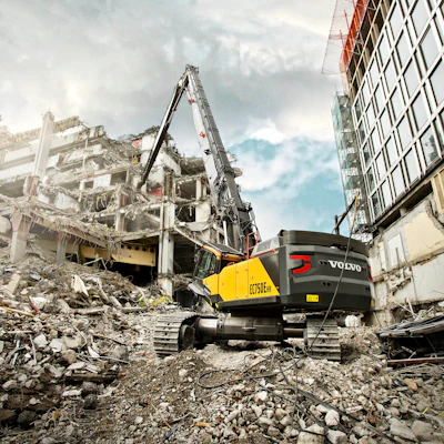 Volvo’s dedicated high-reach machines are based on existing models with some added features to make them suitable for high-reach demolition, including heavier and wider undercarriage and factory-fitted guarding. Image source: Volvo CE