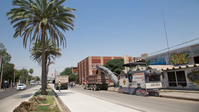 A Wirtgen W 150 CF compact milling machine was taksed with milling 15 miles of one of Mexico's most important economic and industrial centers.