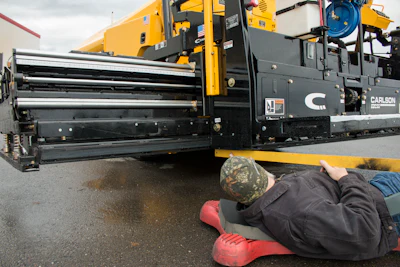 Each manufacturer has their own procedures to level their screed, but basic principles exist across all platforms