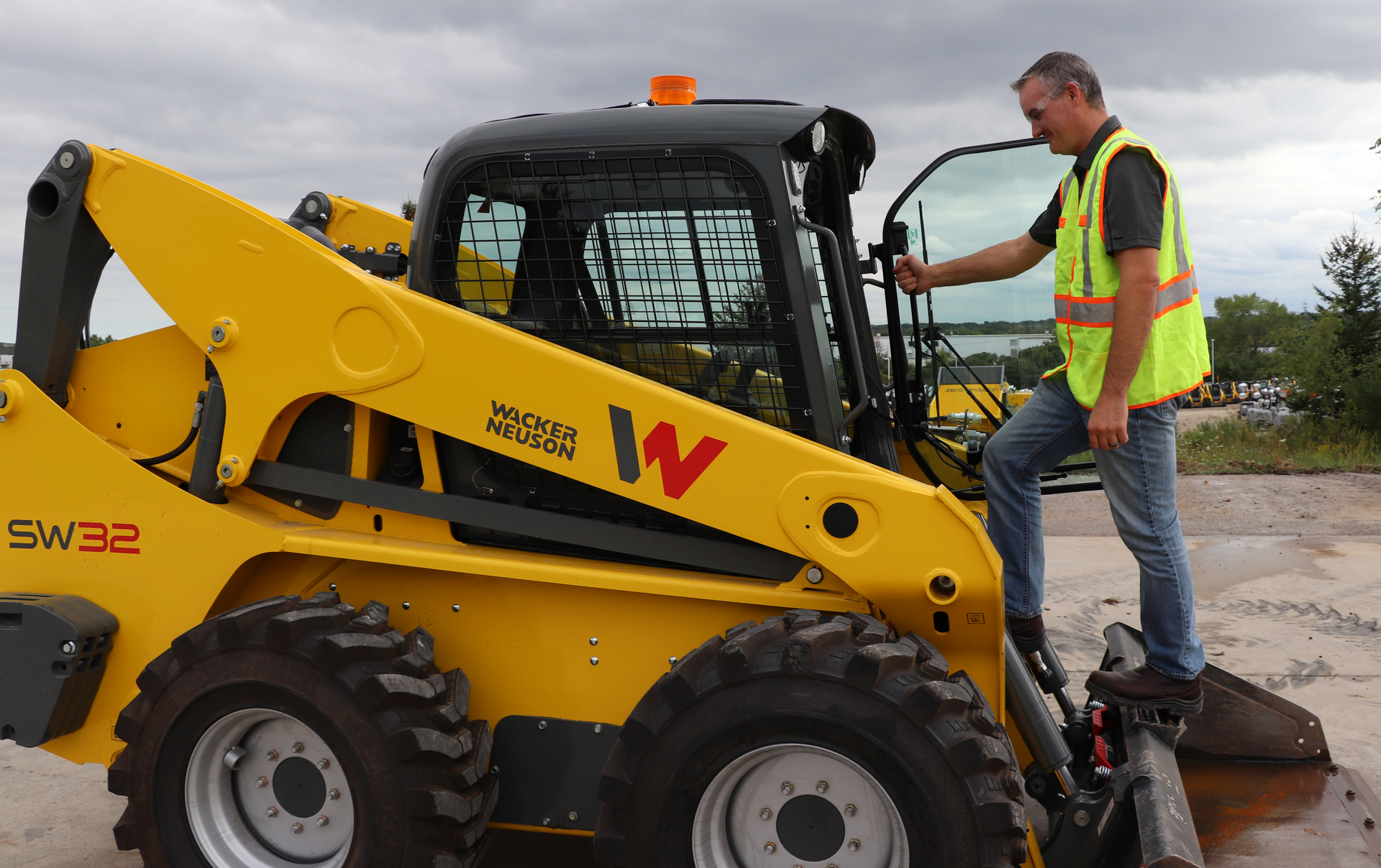 Your average operator isn’t a small person. If you assume they have size 11 ft., are wearing PPE boots, and those boots probably have dirt or mud built up on them, the last thing you want is a small foot well or a raised partition taking up most of the room in the foot well.
