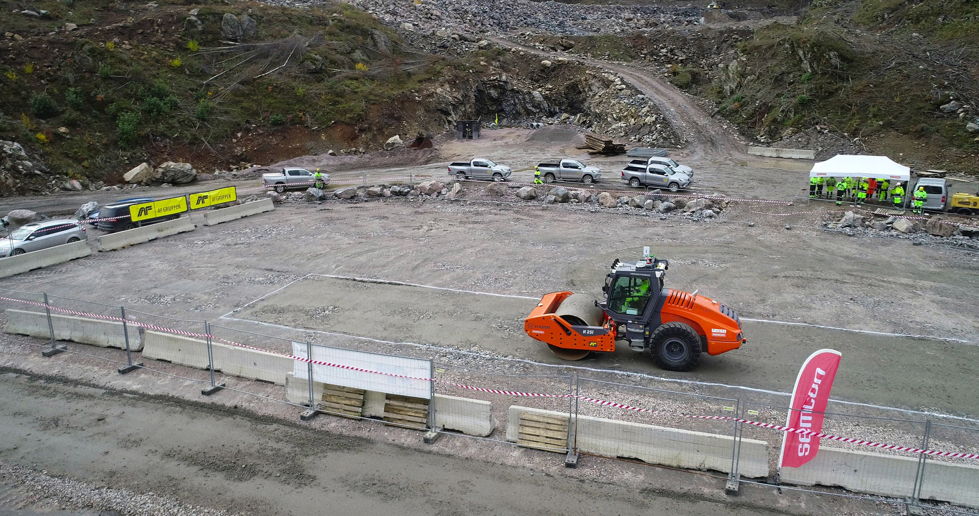 Semcon's autonomous solution establishes the route to be traveled via GPS positioning. This ensures the machine follows the same path for each and every pass to accurately and efficiently complete its task.