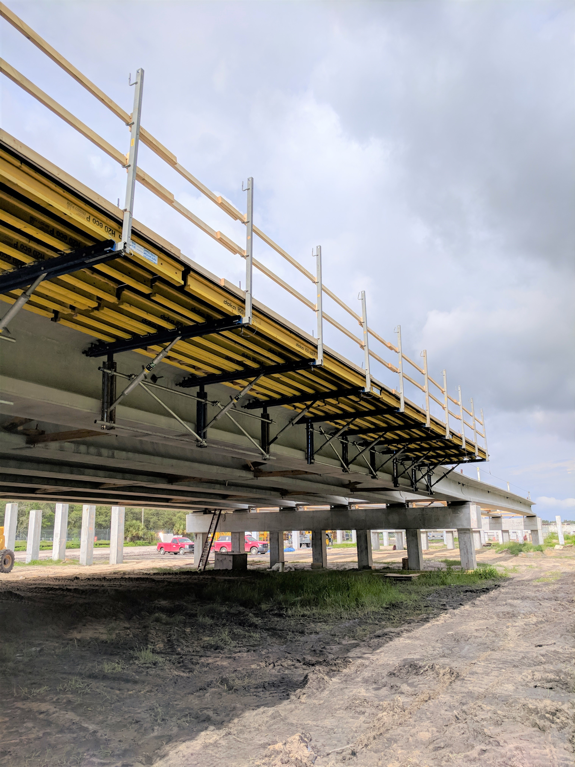 Doka's ParaTop Bridge Overhang formwork is a system that can be used for precast concrete and steel-composite bridges.