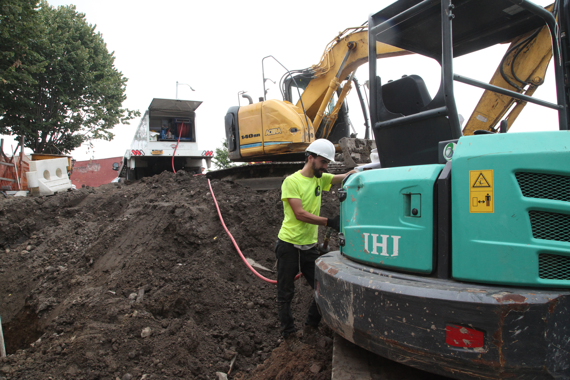 Ize Rentals can show up on a job site and fuel a mini excavator sitting 150 ft. into the jobsite. Big fuel trucks would struggle in this environment.