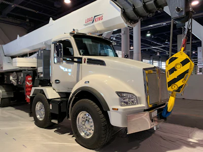 The Kenworth T880 Twin Steer with set-back front axles is ideal for crane, mixer and other vocational applications that require 86-in. axle spacing to meet local bridge laws and enhance overall load carrying capacity.