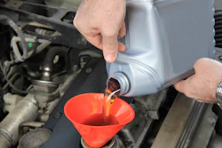 Engine Oil I Stock 000046089256 Double