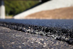 Oscillation rollers are particularly well suited for compacting asphalt when vibration should be minimized, for instance on thin asphalt lifts, bridge decks, near building foundations and concrete structures.