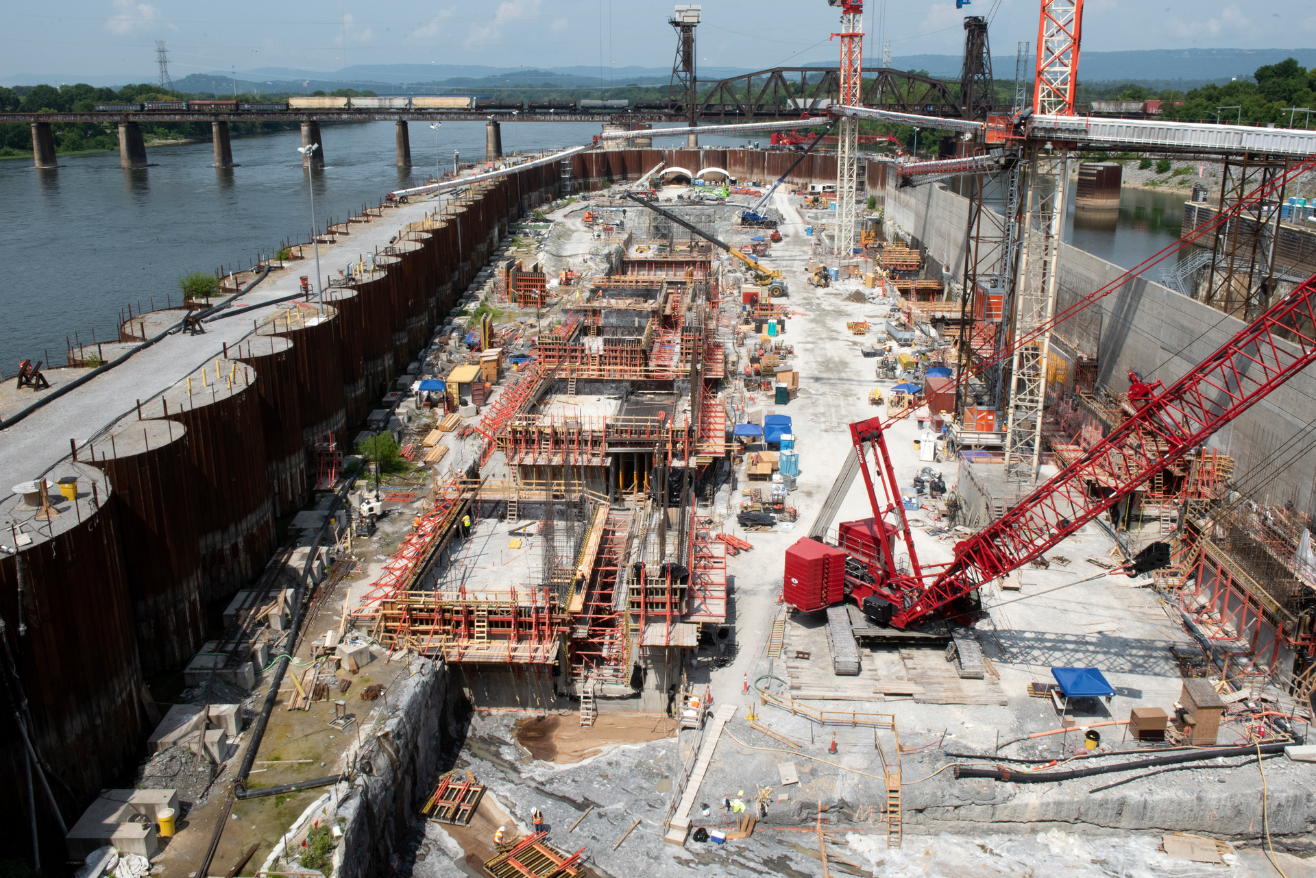 U.S. Army Corps of Engineers and Shimmick construction crews construct monoliths for a new navigation lock as part of the Chickamauga Lock Replacement Project.