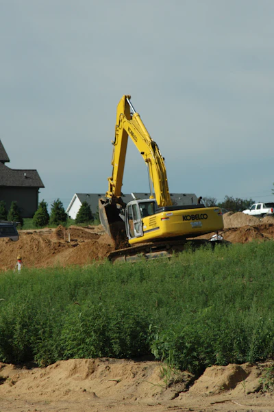 Operators really need to develop a feel for the controls when digging on a slope. When you are on a hill, adjust how much effort you put into the controls.