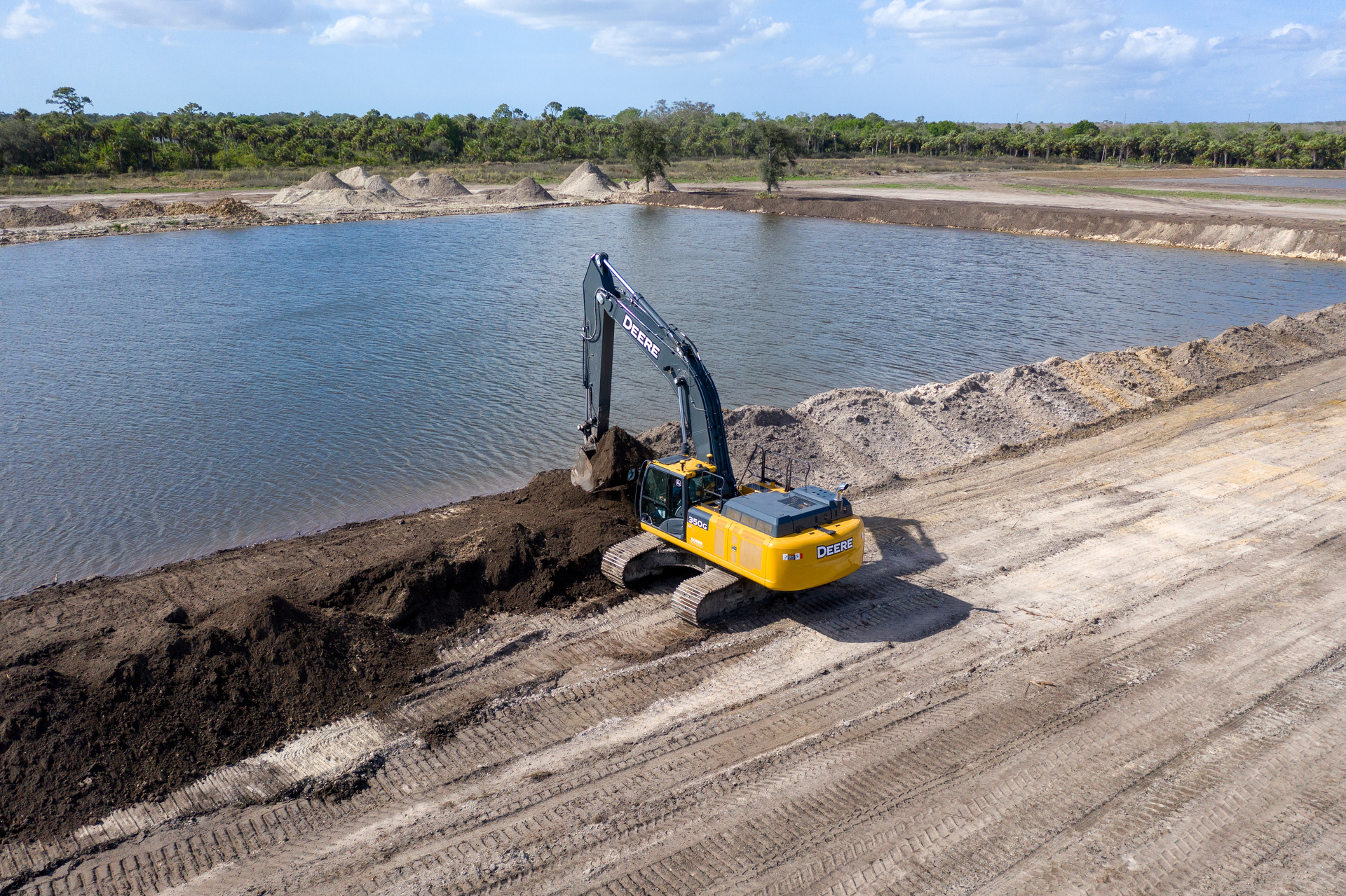 The Topcon X-53x Automatic Excavator system has been a game changer for Tomahawk Construction on a project building 24 lakes in a home construction site.