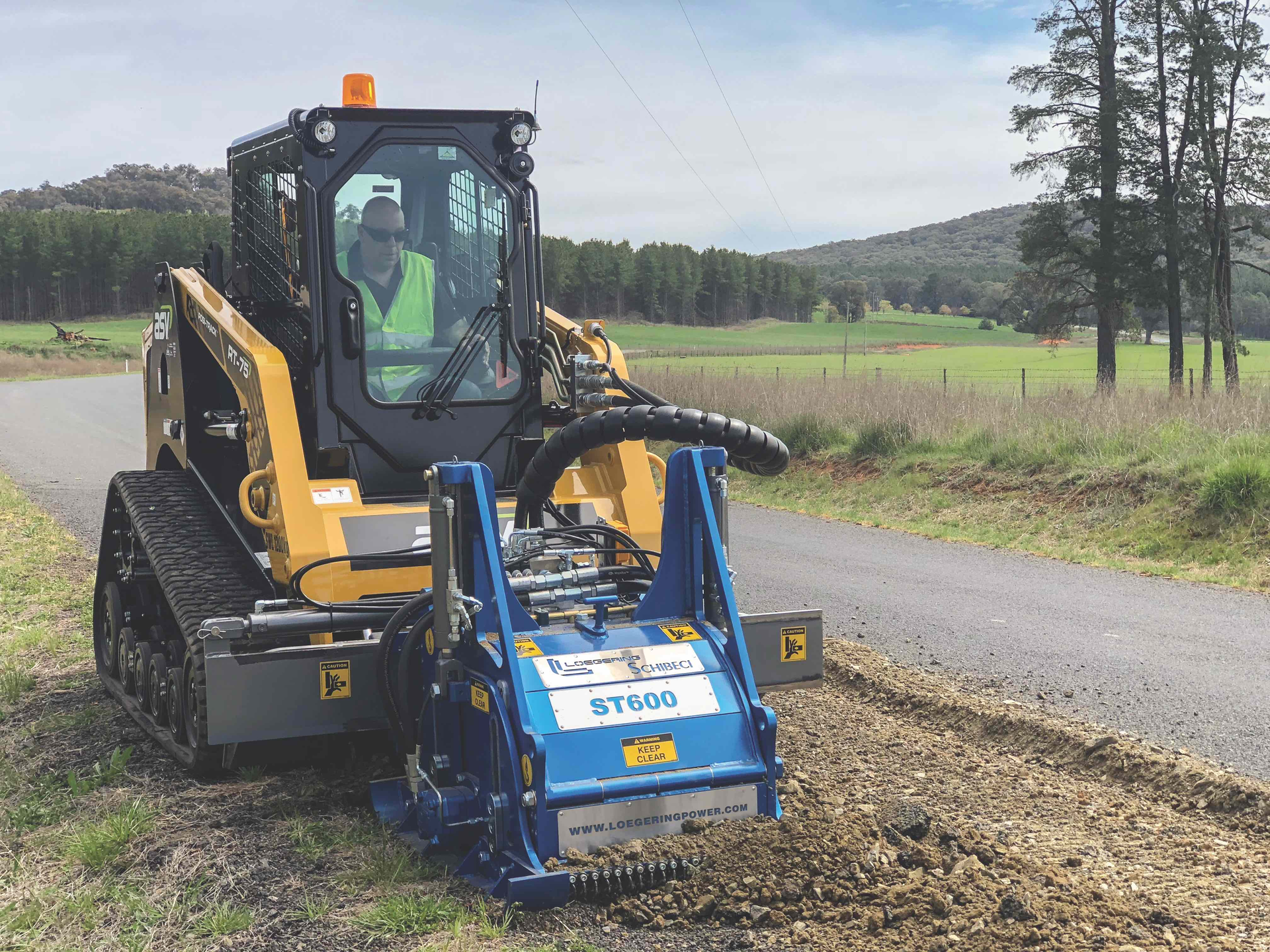 The ST600 mounted on an ASV RT-75 Posi-Track loader.