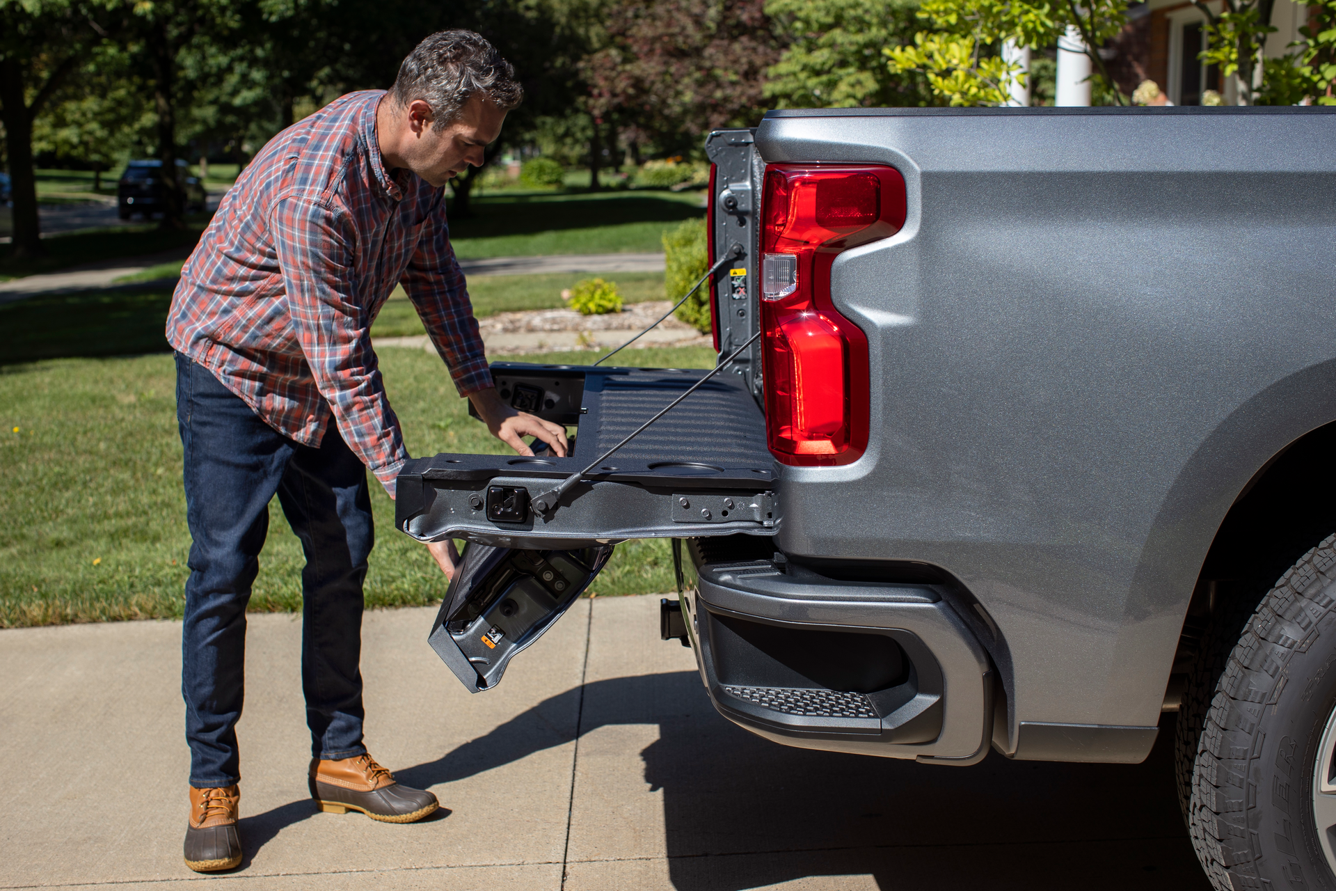 2021 Chevrolet Silverado Multi Flex Tailgate 08 5f7250f9b71f5