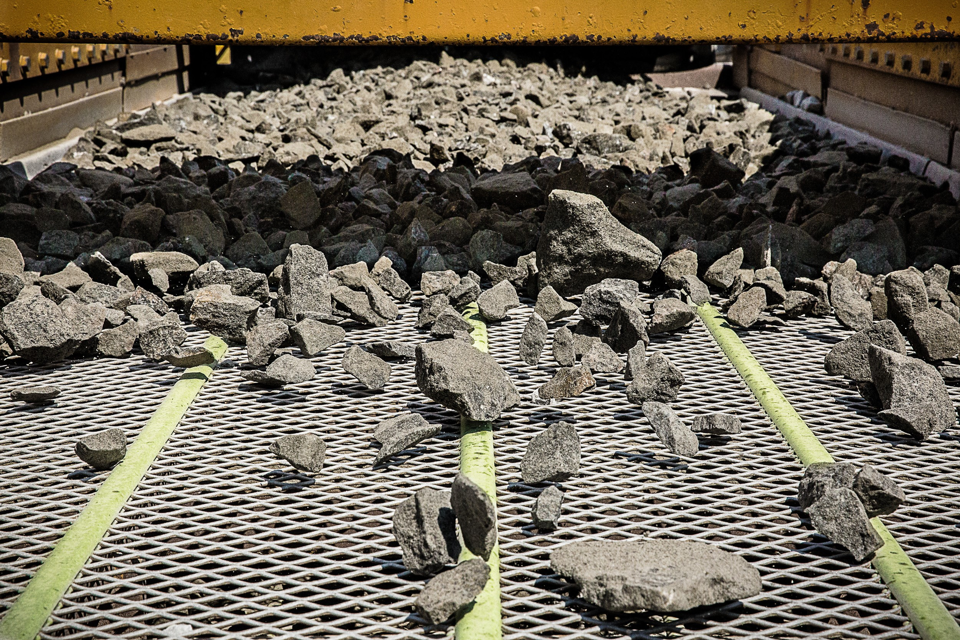 Maxim Equipment offers MAJOR’s variety of screen media solutions, including its signature FLEX-MAT high-vibration wire screens in tensioned and modular versions.
