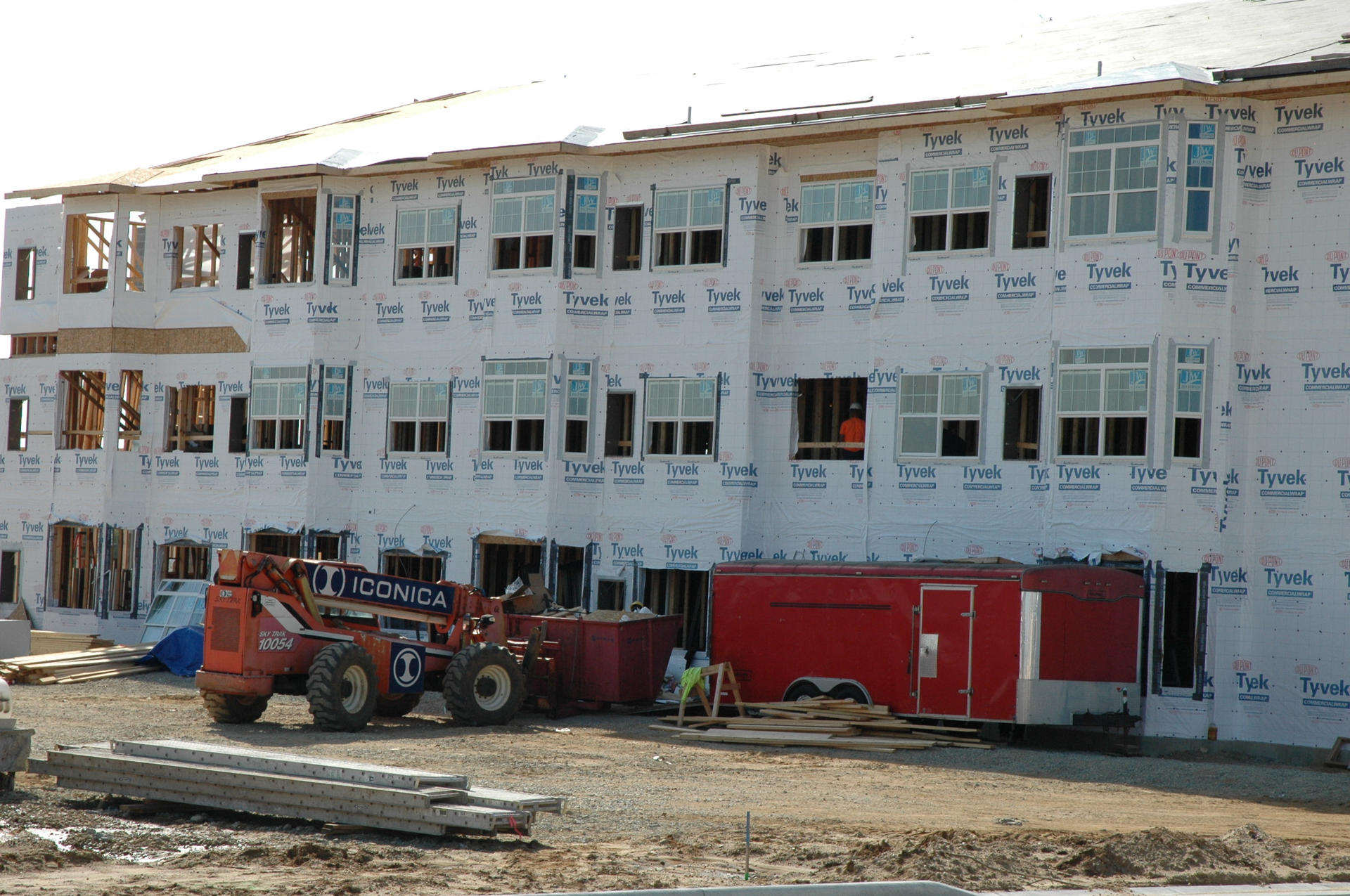 With more construction work being conducted indoors during the colder winter months, CPWR offers tips to ensure adequate ventilation and reduce COVID-19 exposure risks.