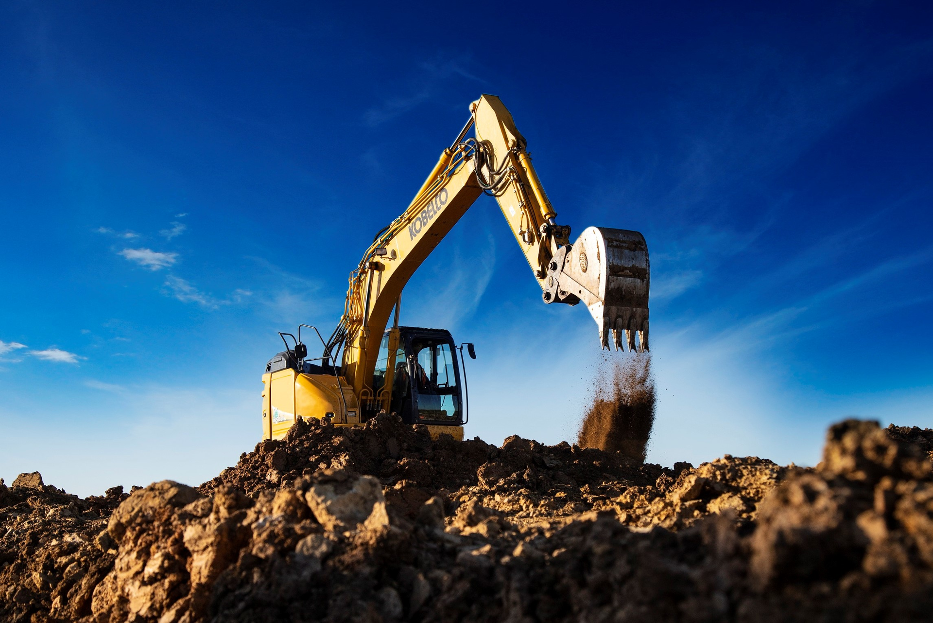 The Kobelco SK270SR is one of the excavator models which will use a Yanmar engine.
