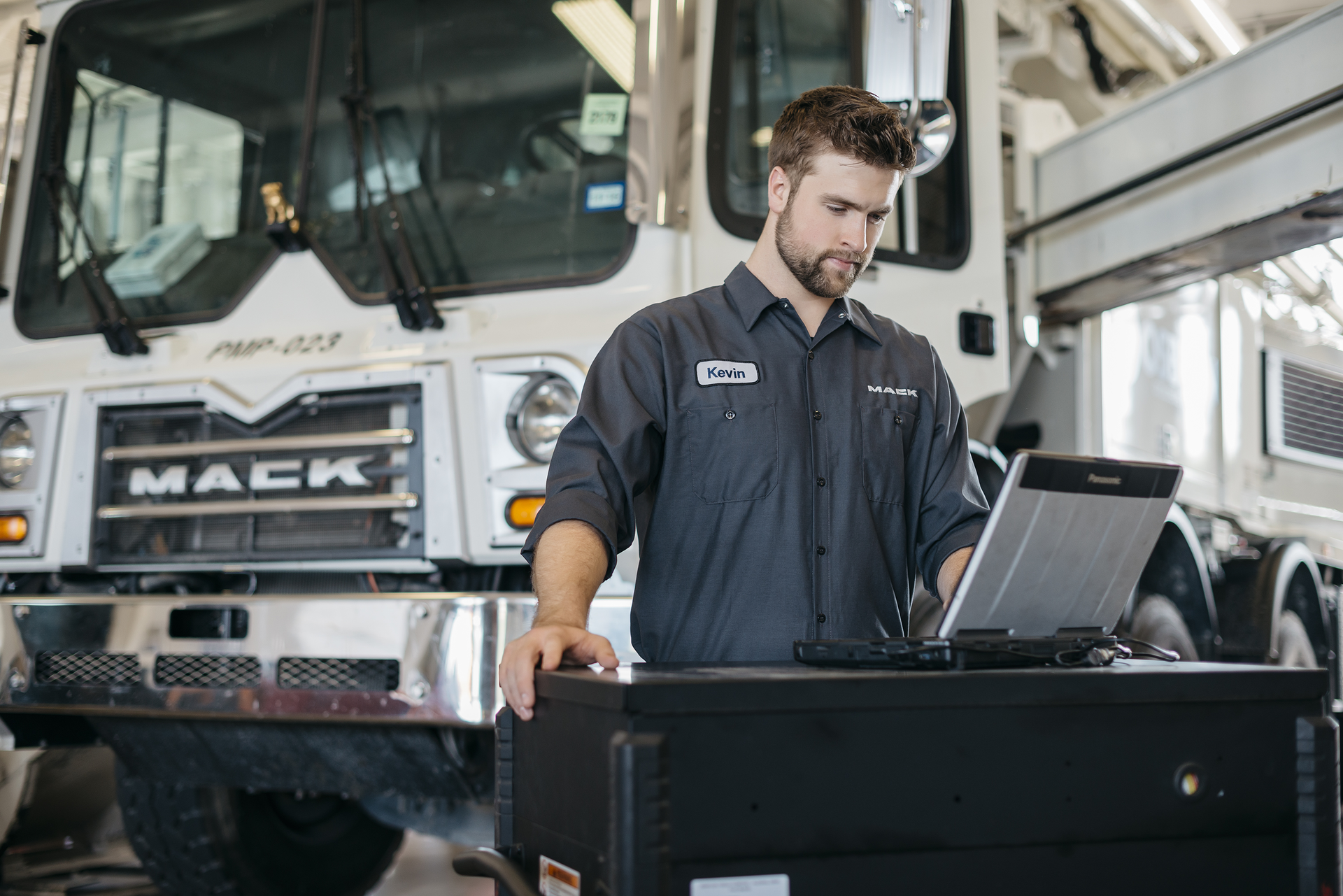 Mack Trucks announces the new Mack Premium Service Agreement, a comprehensive maintenance program that simplifies maintenance management and helps increase uptime, optimize vehicle safety and performance and improve cost of ownership for Mack Anthem, Mack Pinnacle, Mack Granite, Mack TerraPro and Mack LR customers.