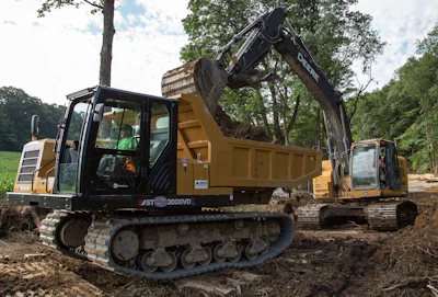 In severely confined jobsites where turning a traditional machine around is impossible, the ability to rotate the upperstructure 360˚ and drive out in any direction is an advantage.