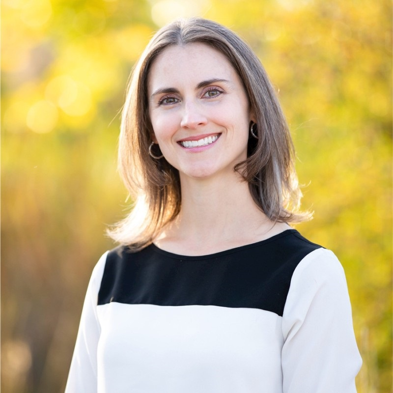 Rebecca Zwetzig Headshot