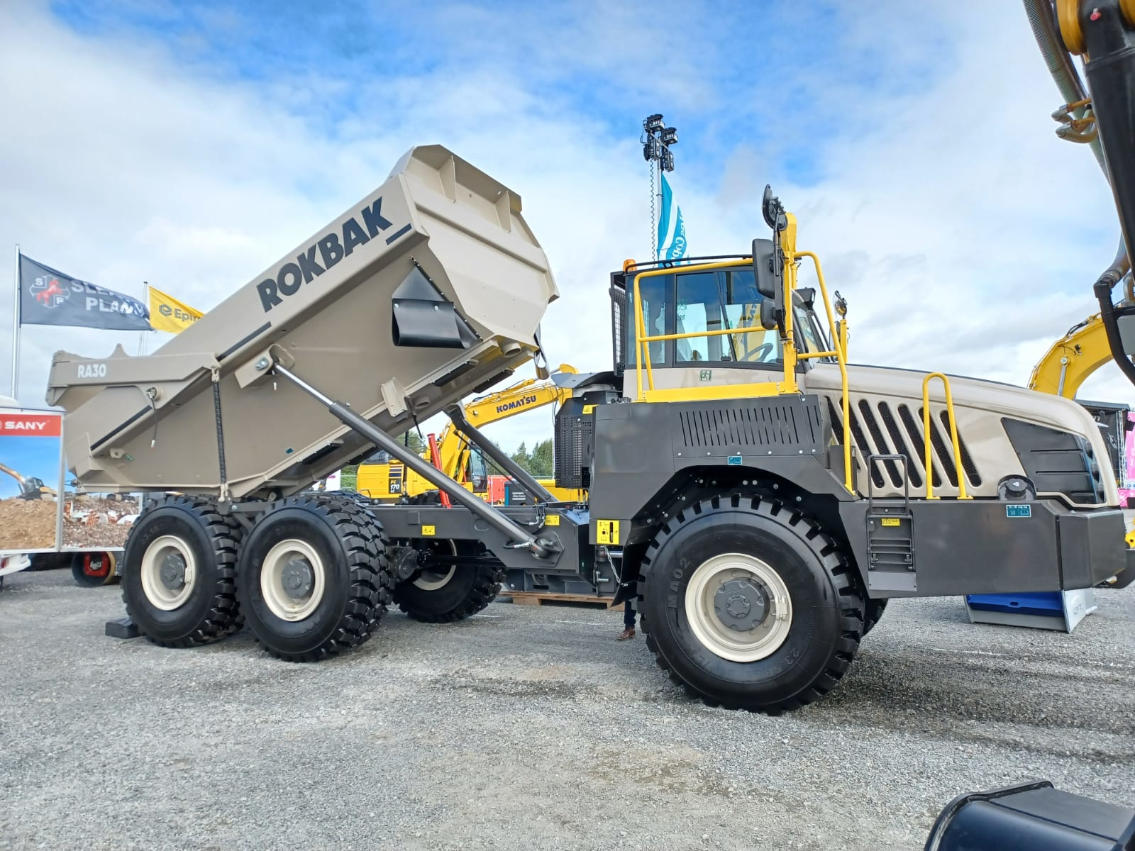 Rokbak Articulated Haulers Make First Public Appearance 01