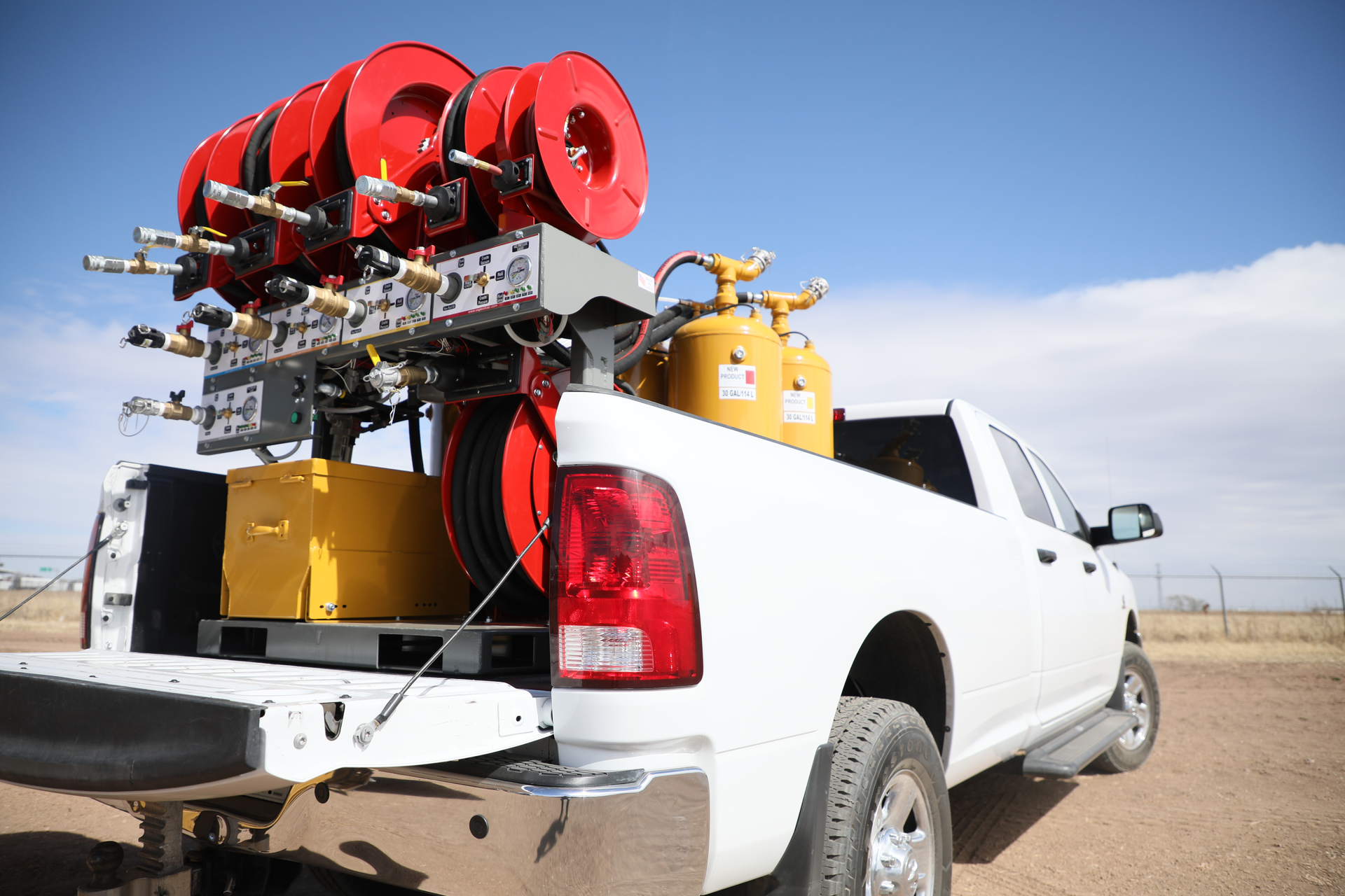 If you perform frequent oil changes in the field for small equipment, you may want to add mobile lube equipment to an existing service truck using customizable systems like the Sage Oil Vac Lubebuilder.