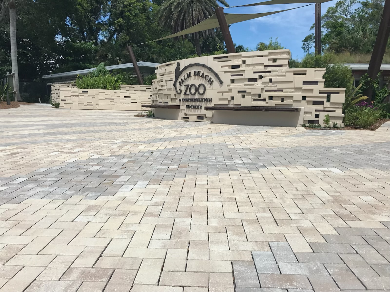 To create the pattern and control water runoff at the same time, Singer Studio chose Eco-Holland permeable pavers in Napoli and Aragon colors from Belgard.