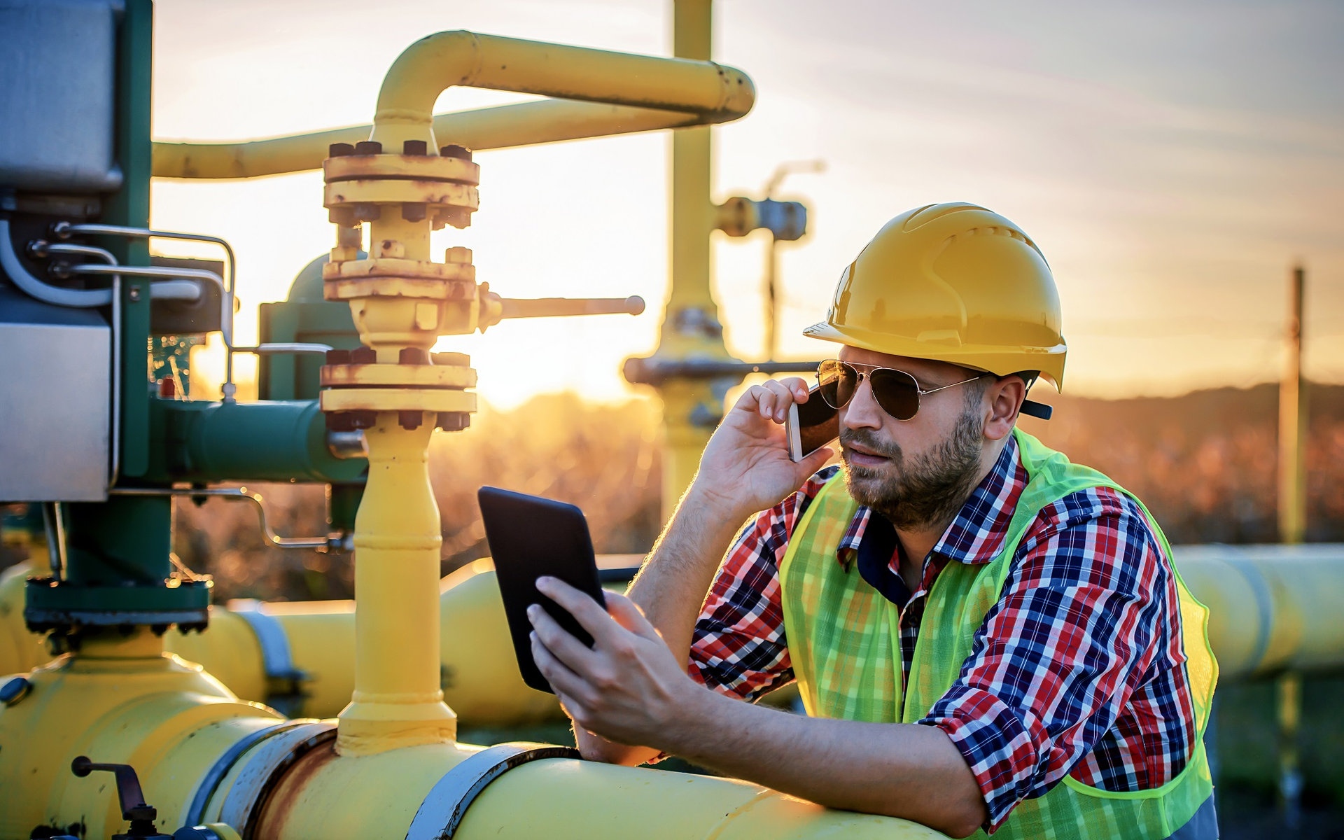 In the past, construction teams were tasked with using multiple apps and software to cover every aspect of their construction business. Sounds easy enough, but the reality of this approach was not so simple.