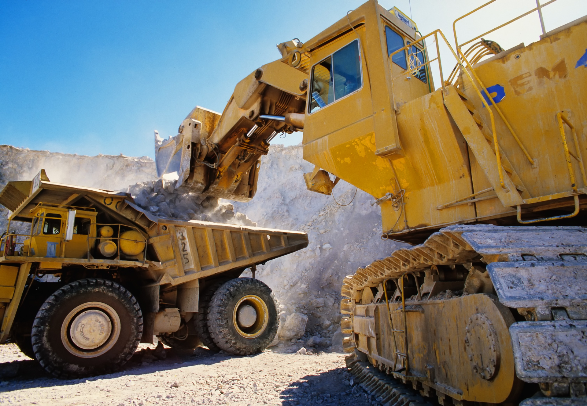 While standard chambers are manufactured with drain holes to prevent buildup of corrosive moisture inside, there’s an added risk of these holes becoming clogged by dirt or debris on trucks that operate in environments like construction sites.