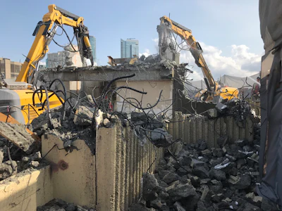 Crushers are one of the most common attachments for demolition contactors. These attachments reduce noise and vibrations, so they can be used in a number of sensitive environments.
