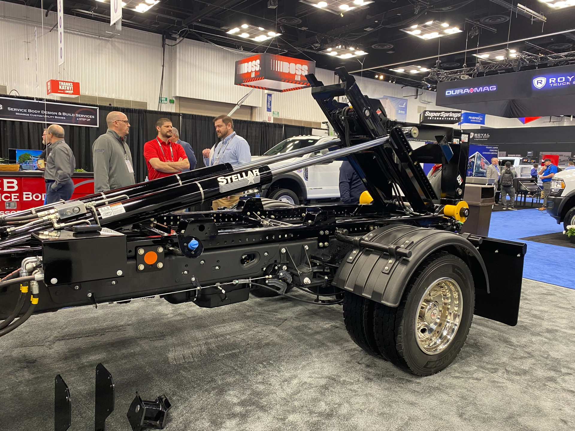 The NXT18 is an 18,000 lb. capacity hoist, built for a class four through seven chassis. Manufactured in the U.S., this product is the first telescopic hooklift in the new NXT Series.