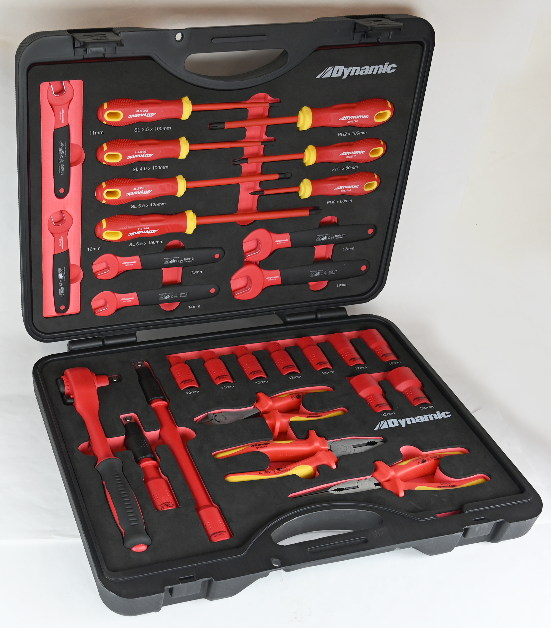 Each tool within the set has been tested to 10,000 AC and is VDE certified to 1,000 VAC in compliance with IEC 60900.