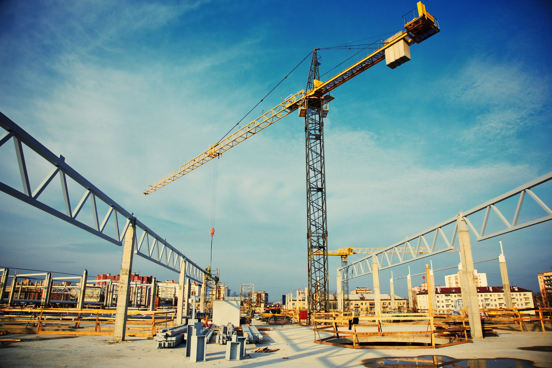 Mobile cranes are also responsible for the most accidents and fatal injuries of all crane types. Due to its power, size, and capabilities, it’s vital that this type of heavy equipment is used safely.