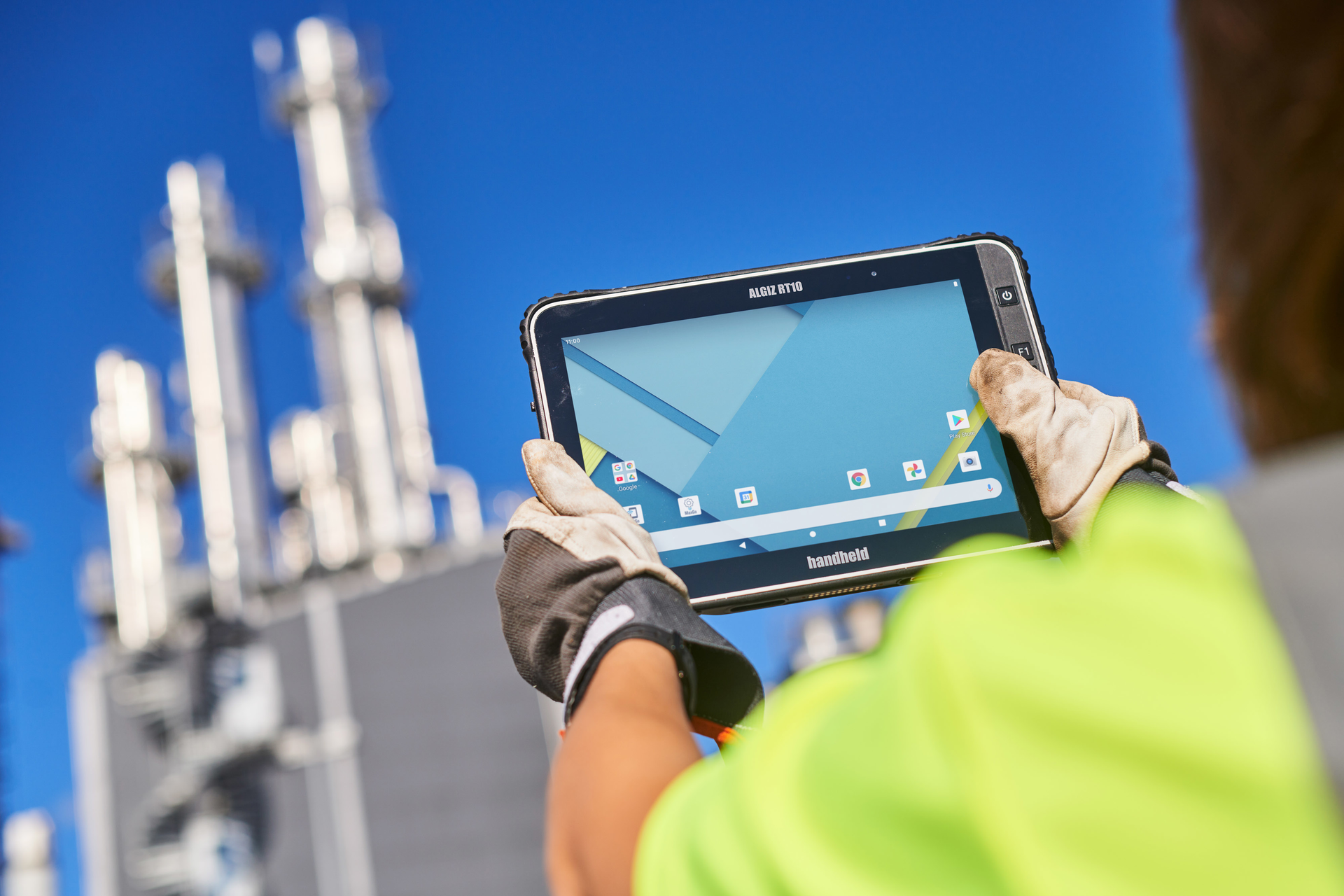 Designed for rugged outdoor applications, the new Algiz RT10 tablet features an IP67 rating and the ability to withstand water, dust, shock and extreme temperatures.