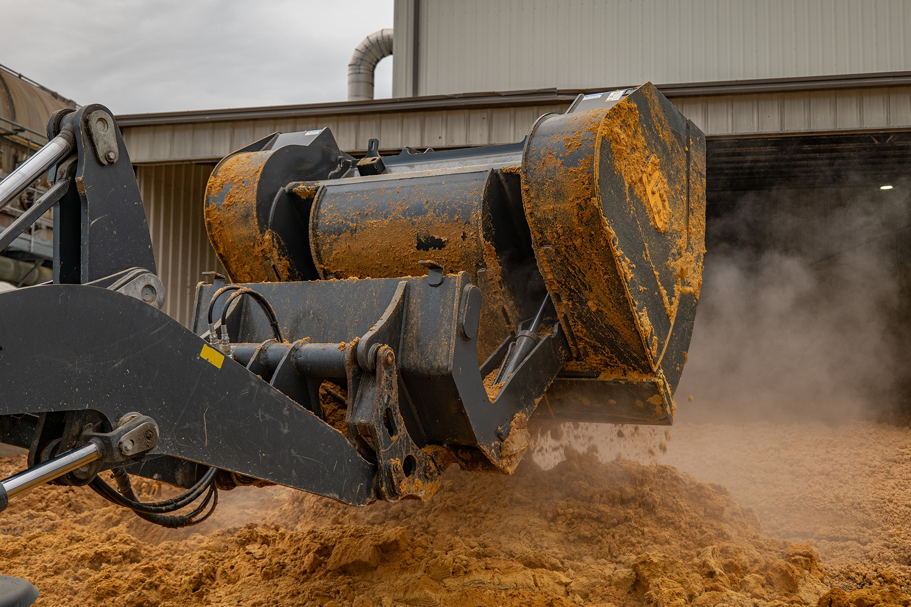 When POET Biofuels Materials Manager Dan Karhoff noticed increased downtime and rising repair costs to keep their loader bucket operational, he sought alternatives.