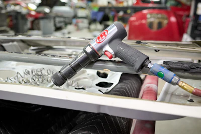 Weighing in at 4.5-lbs. (2.03 kg), the 135MAX HD Air Hammer delivers 2,600 blows per minute (BPM), with a 3-in. piston stroke.